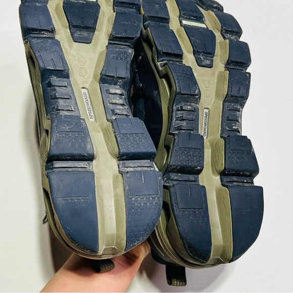 On Cloudwander Waterproof Men's Shoes - Midnight/Olive As Is with flaw - Picture 8 of 9